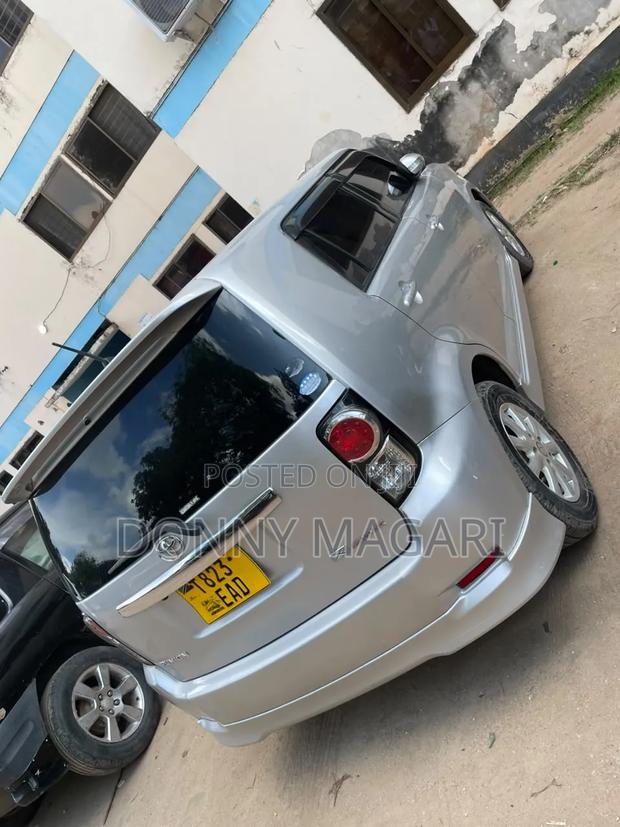 Toyota Corolla Rumion 2009 Silver