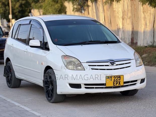 Toyota Corolla Spacio 2005 White