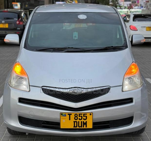 Toyota Ractis 1.5 FWD 2005 Silver