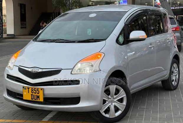 Toyota Ractis 1.5 FWD 2005 Silver