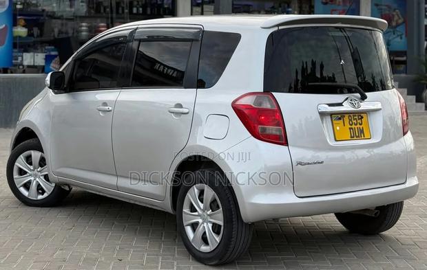Toyota Ractis 1.5 FWD 2005 Silver