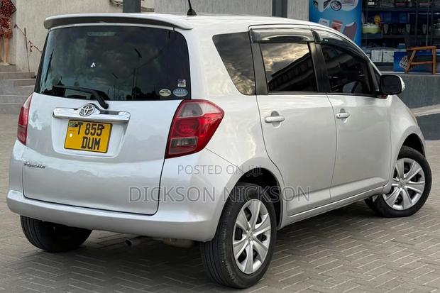 Toyota Ractis 1.5 FWD 2005 Silver