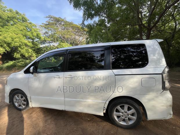 Toyota Voxy 2008 White