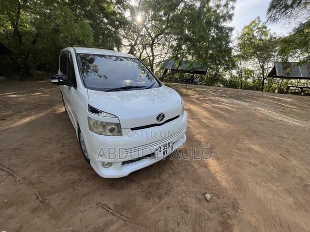 Toyota Voxy 2008 White