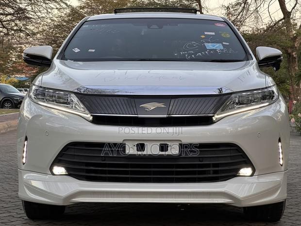 Toyota Harrier Hybrid Premium 2018 White