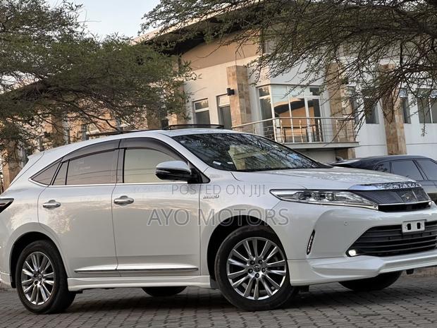 Toyota Harrier Hybrid Premium 2018 White