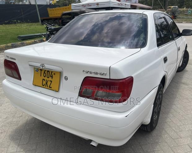 Toyota Carina 1.5 FWD Sedan 2001 White