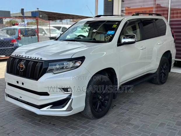 Toyota Land Cruiser Prado 2.8 2023 White