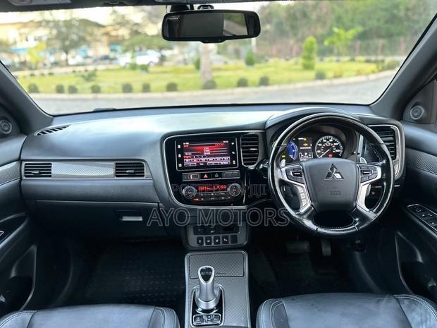 Mitsubishi Outlander 2.0 PHEV AWD 2018 Black
