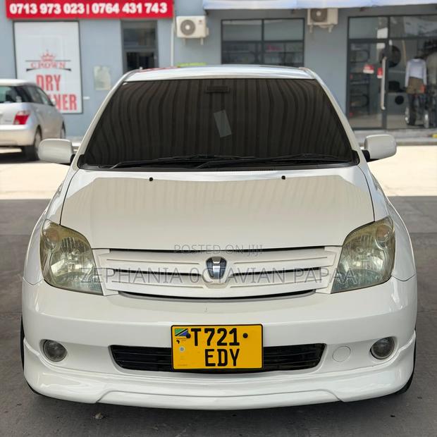 Toyota IST 2004 White