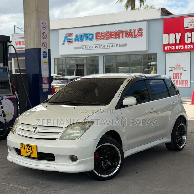 Toyota IST 2004 White