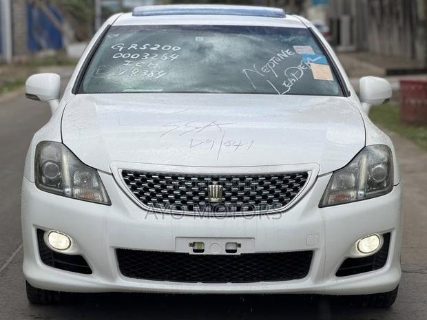 Toyota Crown 2009 White