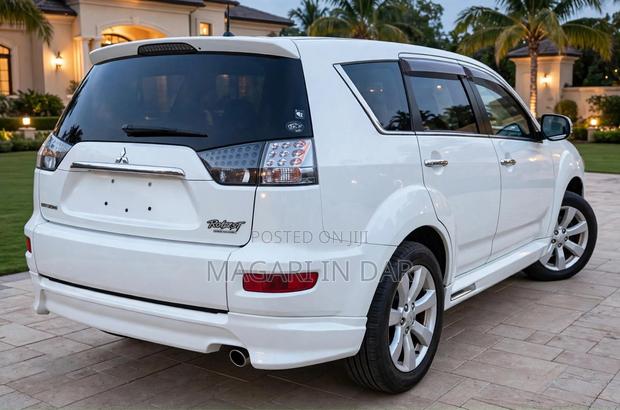 Mitsubishi Outlander 2011 White