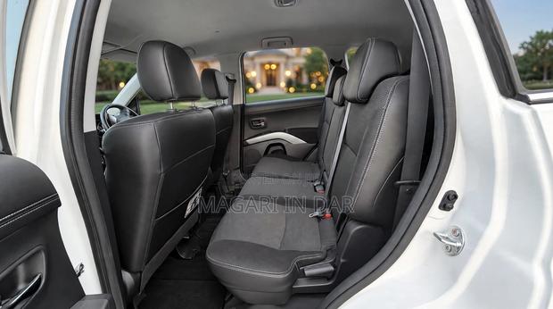 Mitsubishi Outlander 2011 White