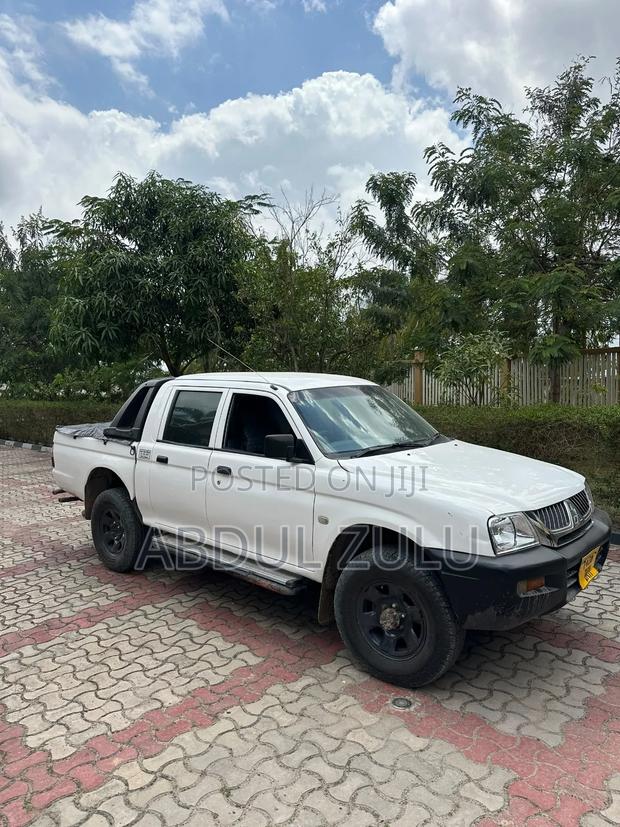 Mitsubishi L200 2008 White
