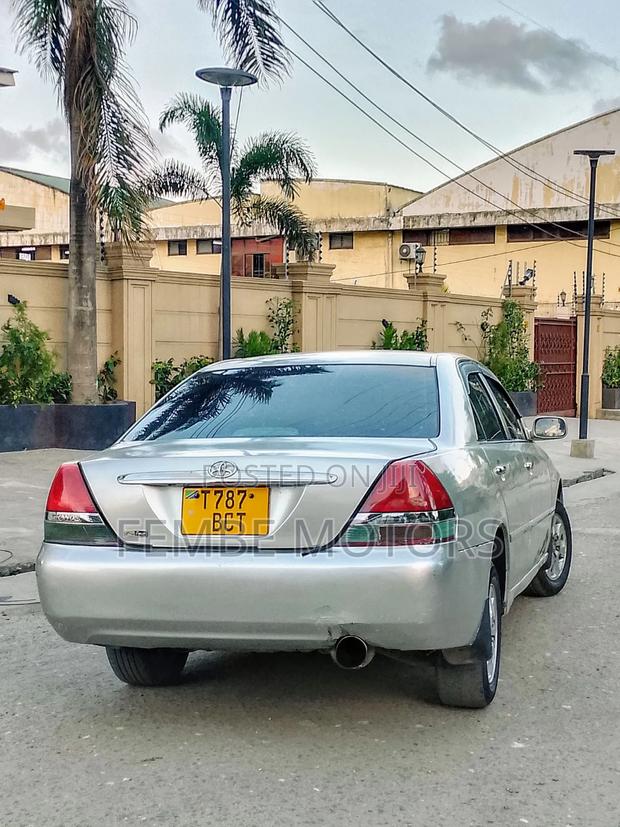 Toyota Mark II 2000 Silver