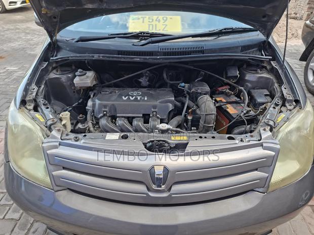 Toyota IST 2005 Gray