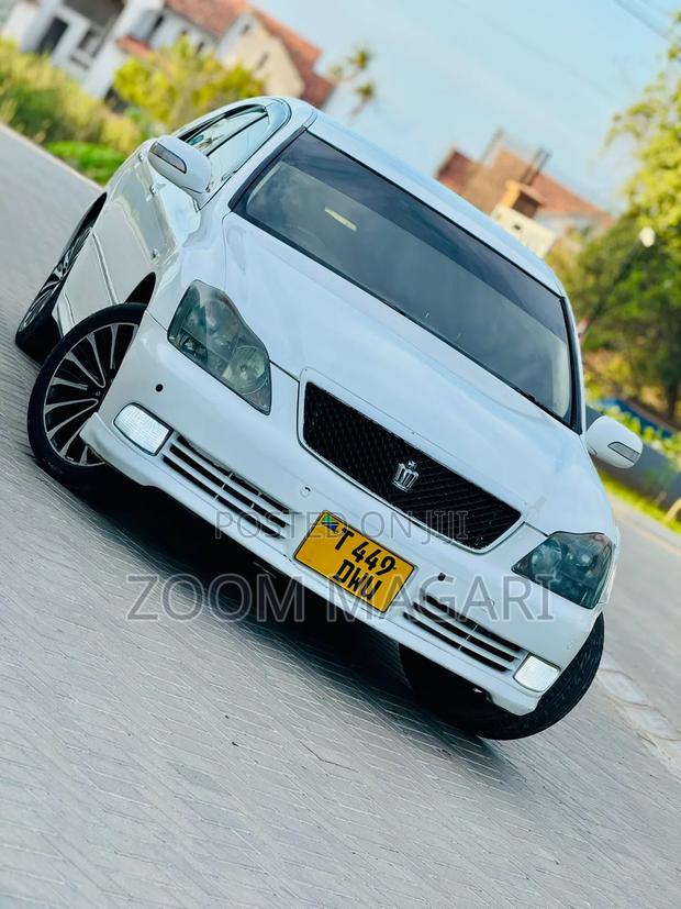 Toyota Crown 2004 Pearl