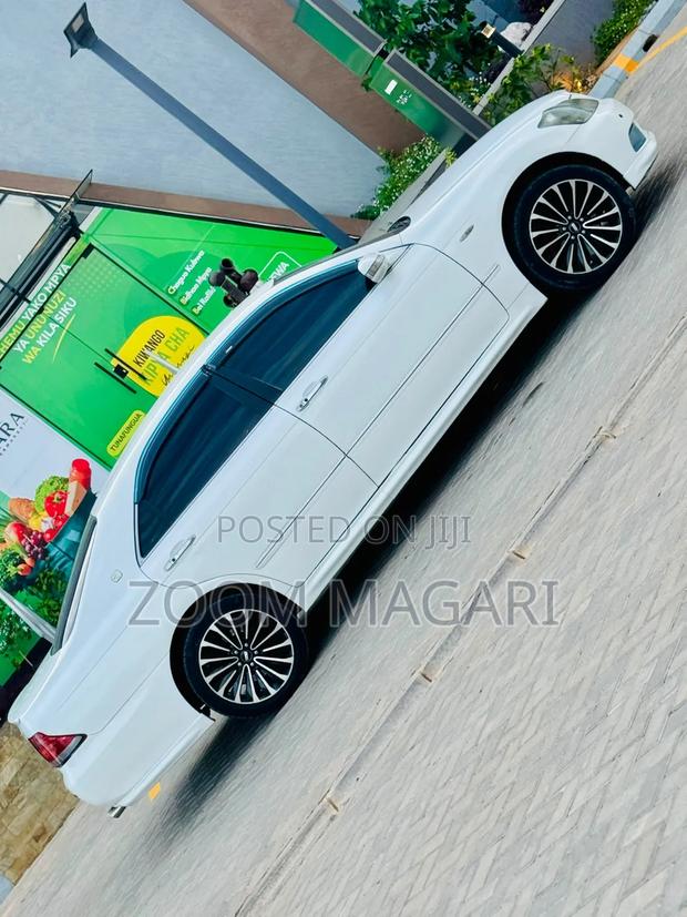 Toyota Crown 2004 Pearl