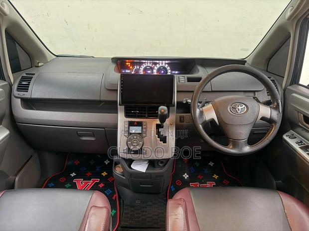 Toyota Noah 2010 Black