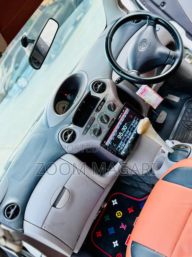 Toyota Platz 2002 Pearl
