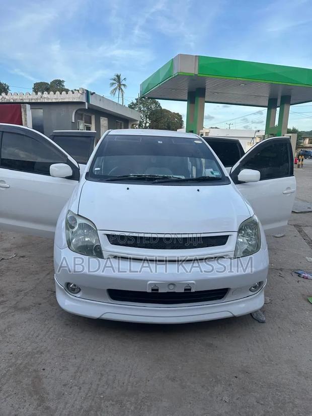 Toyota IST 2005 White