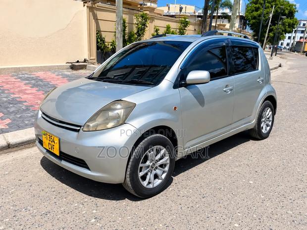 Toyota Passo 2004 Silver