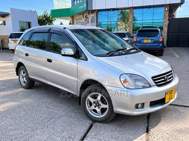 Toyota Nadia 2000 Silver