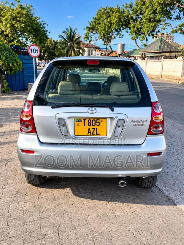 Toyota Nadia 2000 Silver