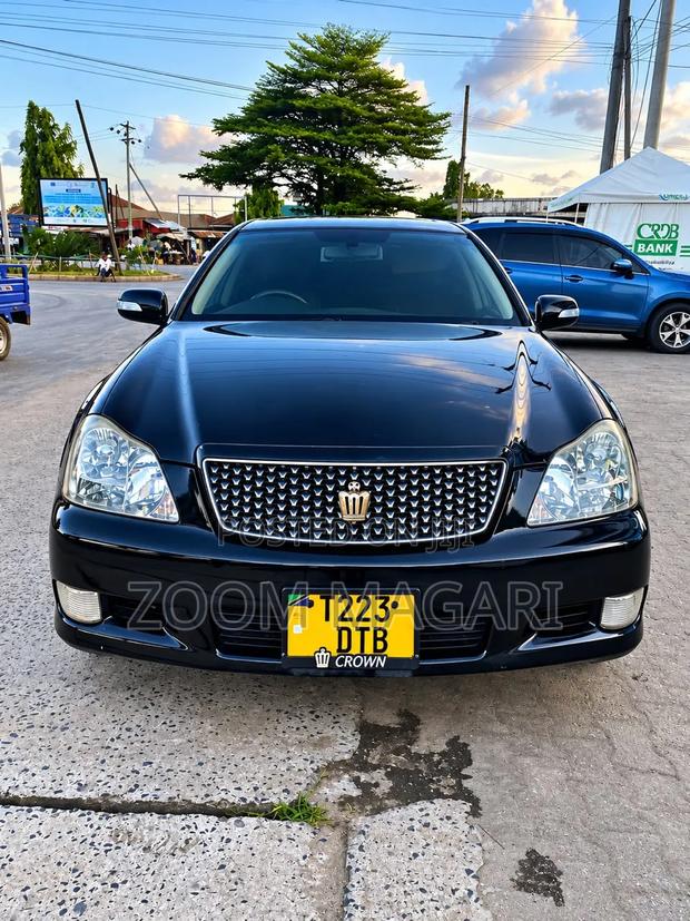 Toyota Crown Royale 2005 Black