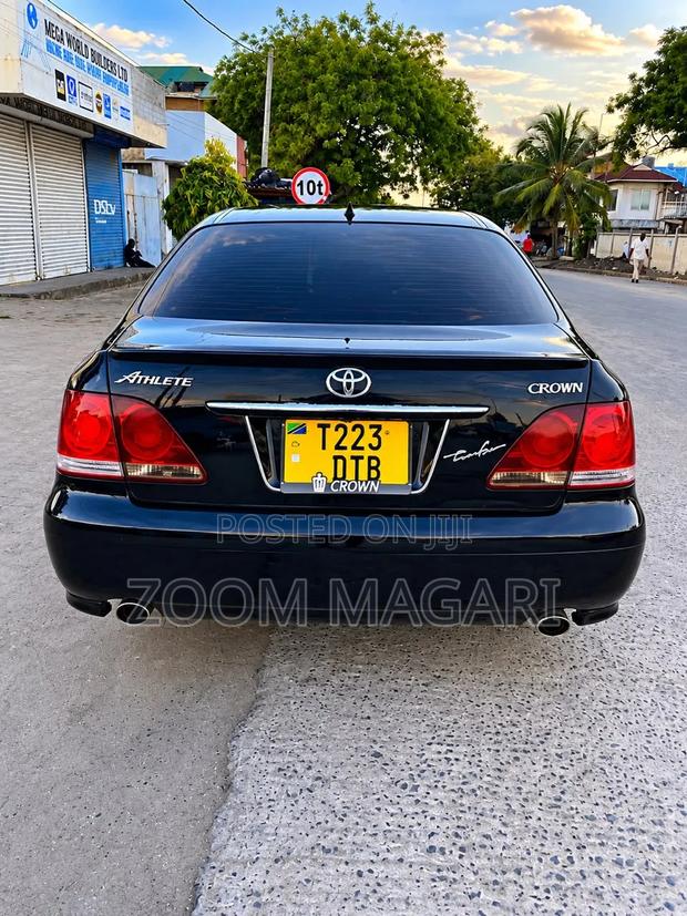 Toyota Crown Royale 2005 Black