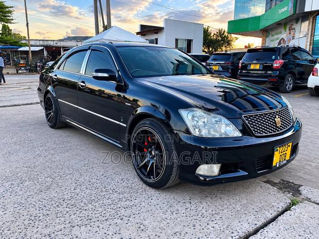 Toyota Crown Royale 2005 Black