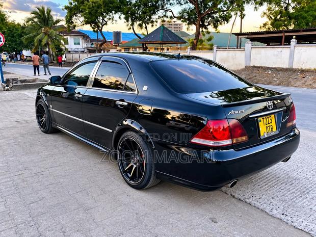 Toyota Crown Royale 2005 Black