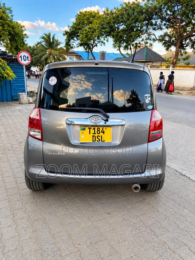 Toyota Ractis 2006 Gray