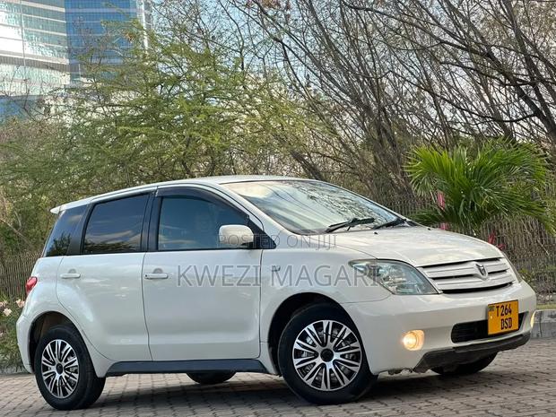 Toyota IST 2004 White