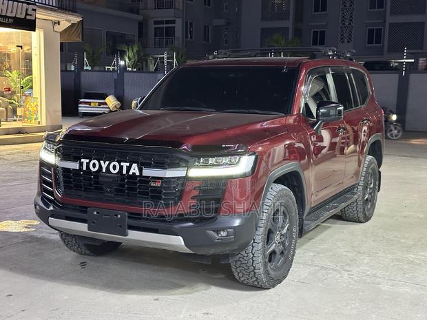 Toyota Land Cruiser LC300 2024 Red