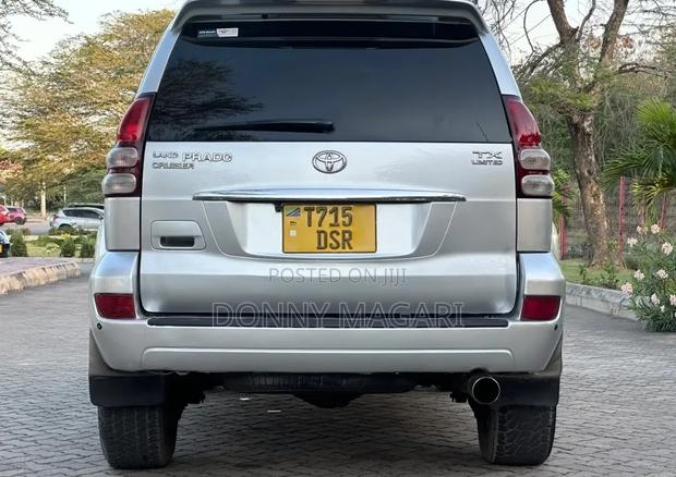 Toyota Land Cruiser Prado 2005 Silver