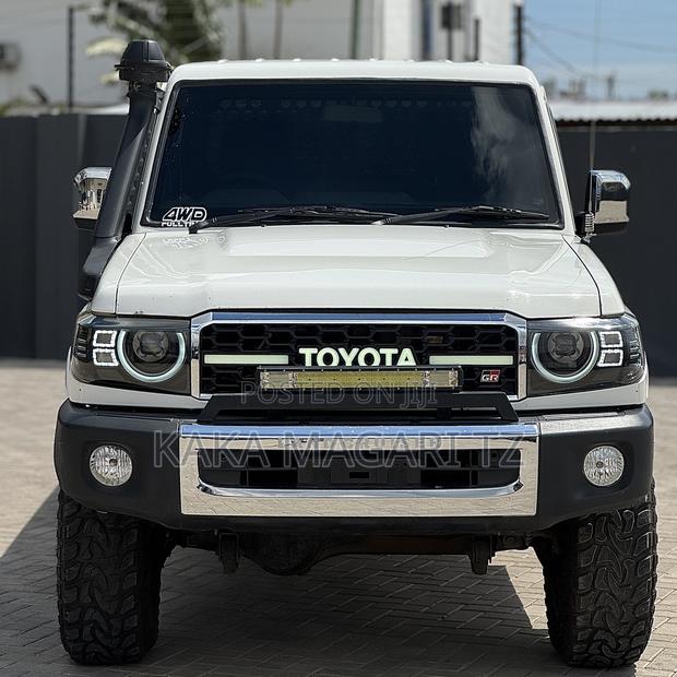 Toyota Land Cruiser 2015 White