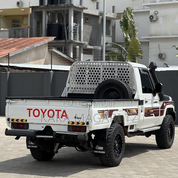 Toyota Land Cruiser 2015 White