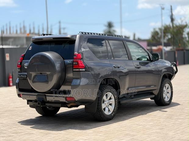 Toyota Land Cruiser Prado 2.8 2023 Gray