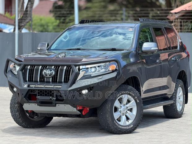 Toyota Land Cruiser Prado 2.8 2023 Gray