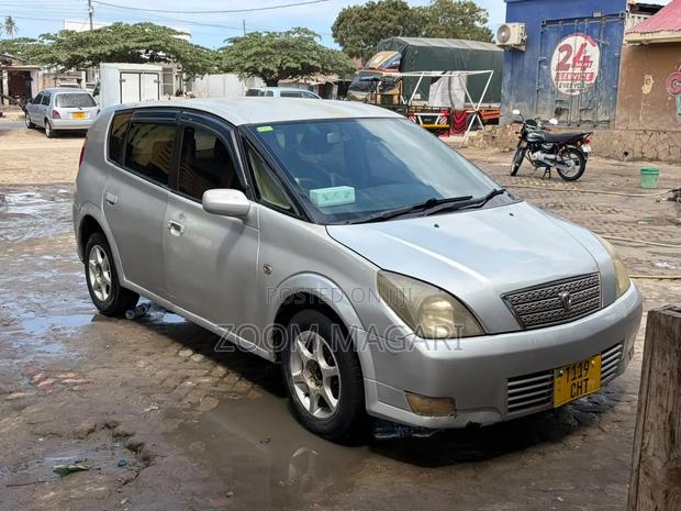 Toyota Opa 2000 Silver