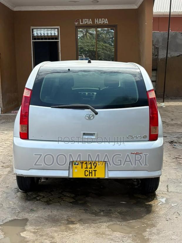 Toyota Opa 2000 Silver