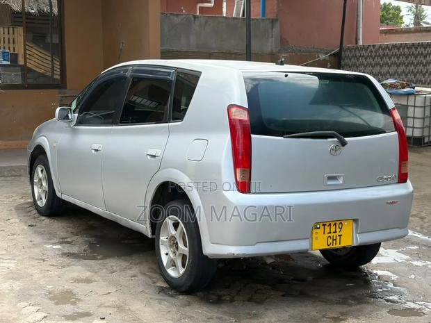 Toyota Opa 2000 Silver