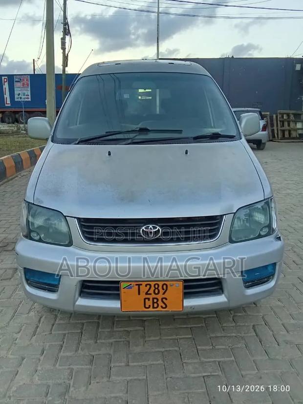 Toyota Noah 2.0 FWD (8 Seater) 2002 Silver