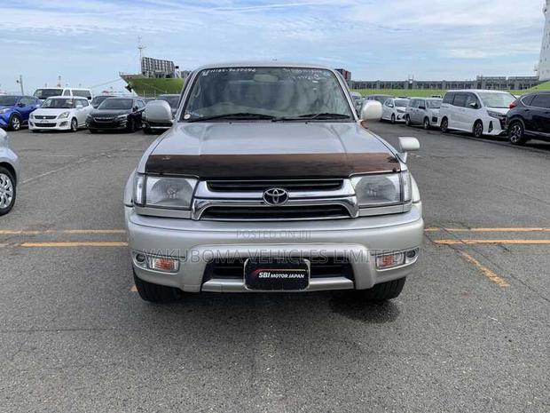 Toyota Hilux Surf 2000 Silver