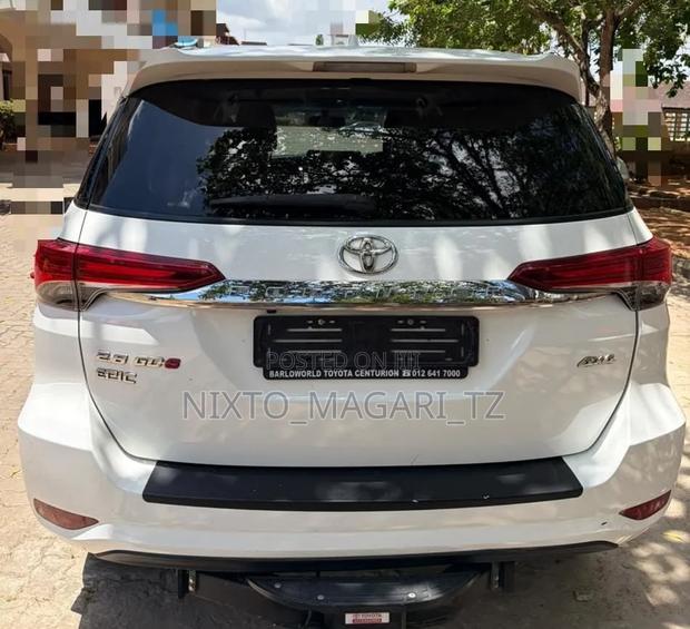 Toyota Fortuner 2021 White