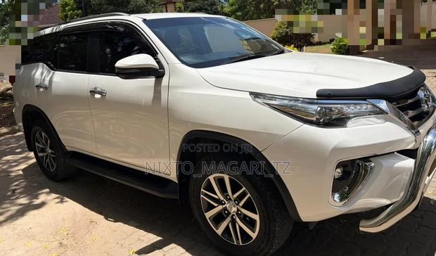 Toyota Fortuner 2021 White