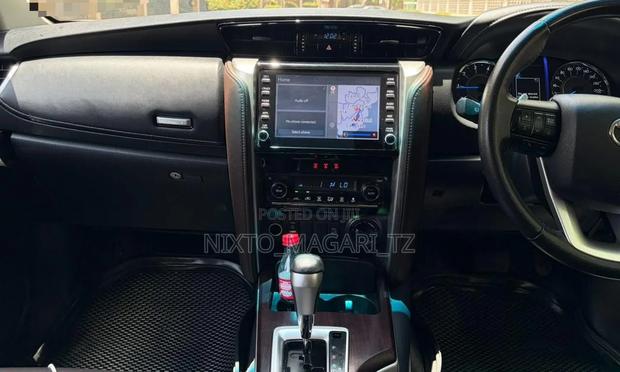 Toyota Fortuner 2021 White