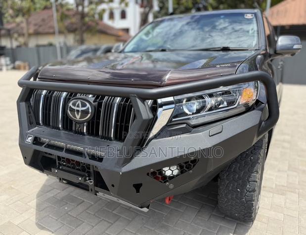 Toyota Land Cruiser Prado 2023 Gray